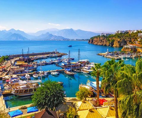 Antalya-Turkey-receives-77000-tourists-every-week